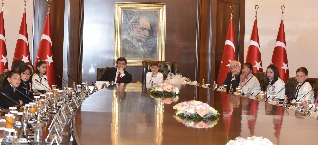 Minister Avcı accompanies children to the Prime Ministry